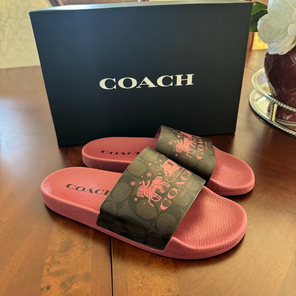 Coach Uli Sport Slide In Signature Canvas
Women's Size 8. Sizes 10.          #21 - Picture 5 of 9